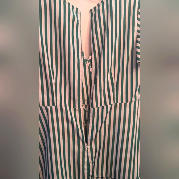 EUC SHEIN green/white ruffle hem cap flutter sleeve hidden white back zipper - Picture 8 of 14